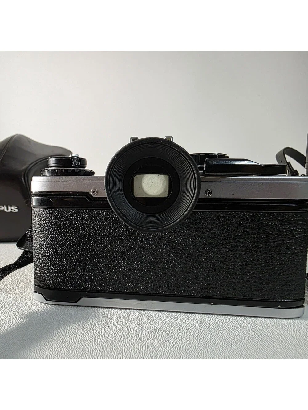 Olympus OM-10 35mm SLR Film Camera Manual Adapter with 135mm Lens & Cases Works
